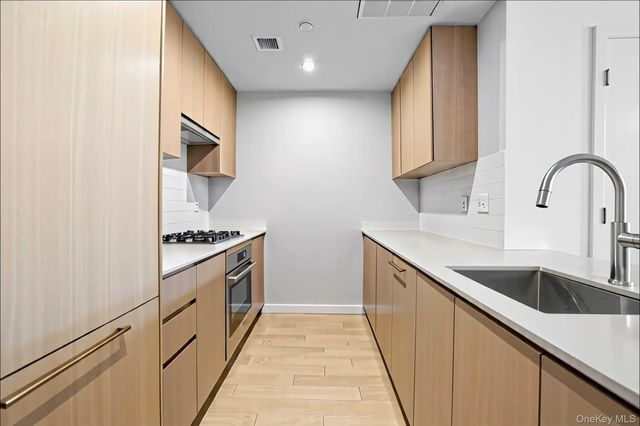131-02A 40th Road 12G, Flushing, NY 11354
