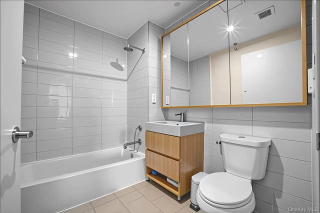 131-02A 40th Road 12G, Flushing, NY 11354