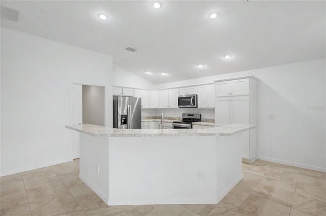 11281 STEWART LOOP, Oxford, FL 34484
