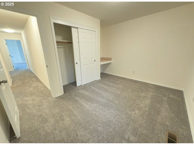 11867 Se MOUNTAIN SUN Dr, Clackamas, OR 97015