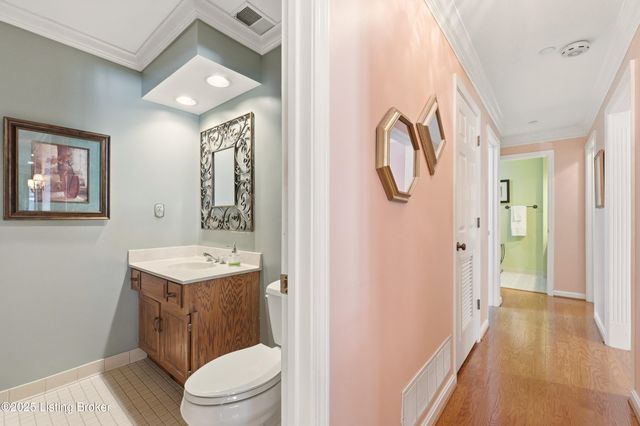 8605 Shelbyville Rd 200, Louisville, KY 40222