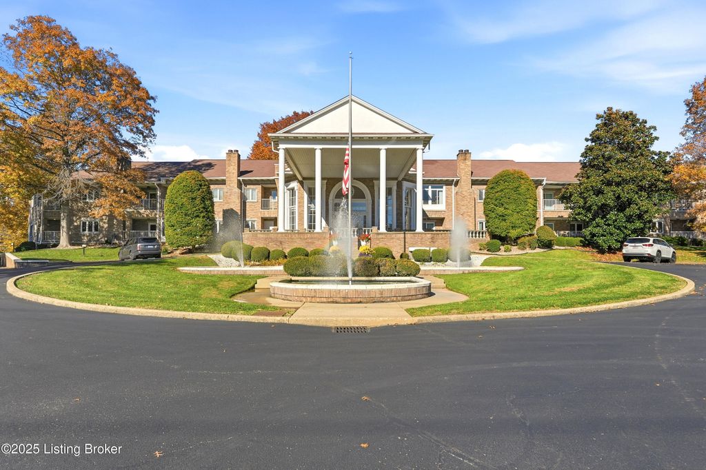 8605 Shelbyville Rd 200, Louisville, KY 40222