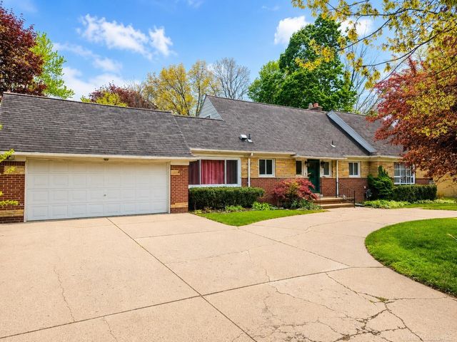 18139 Avilla Boulevard, Lathrup Village, MI 48076