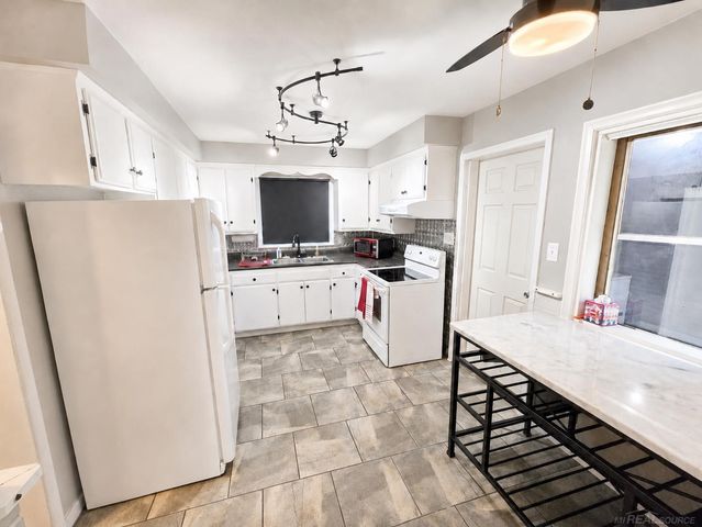 18139 Avilla Boulevard, Lathrup Village, MI 48076