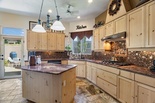 1524 Eagle Ridge Road NE, Albuquerque, NM 87122