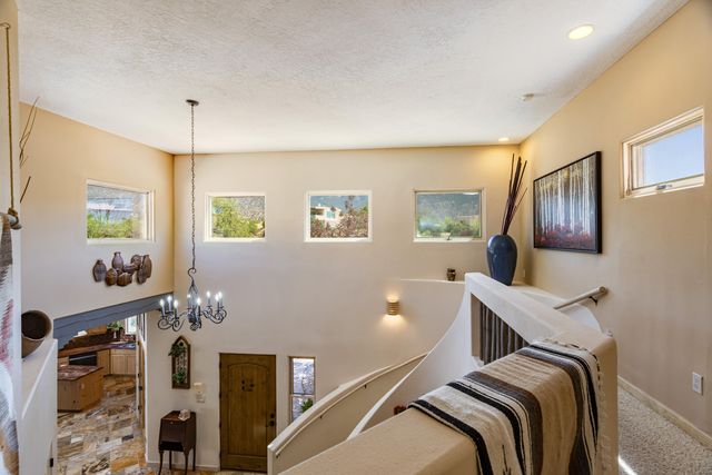 1524 Eagle Ridge Road NE, Albuquerque, NM 87122