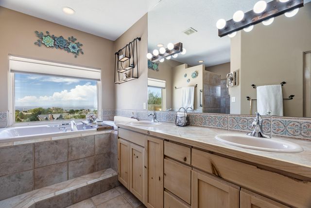 1524 Eagle Ridge Road NE, Albuquerque, NM 87122