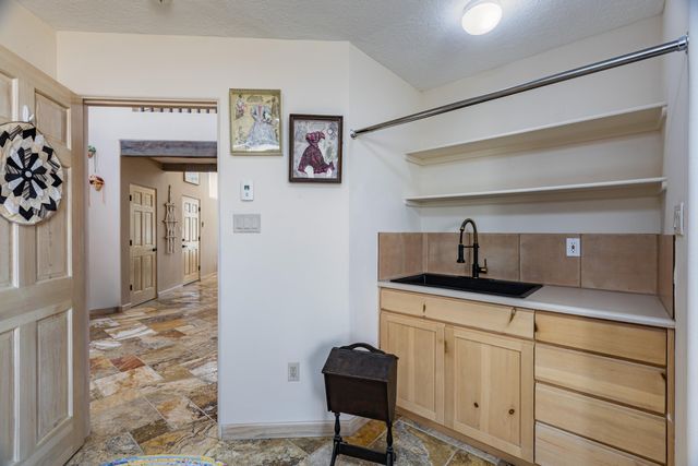 1524 Eagle Ridge Road NE, Albuquerque, NM 87122