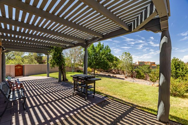 1524 Eagle Ridge Road NE, Albuquerque, NM 87122