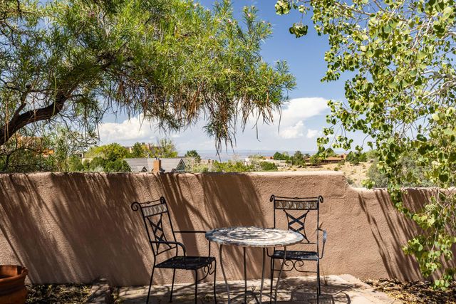 1524 Eagle Ridge Road NE, Albuquerque, NM 87122