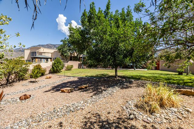 1524 Eagle Ridge Road NE, Albuquerque, NM 87122