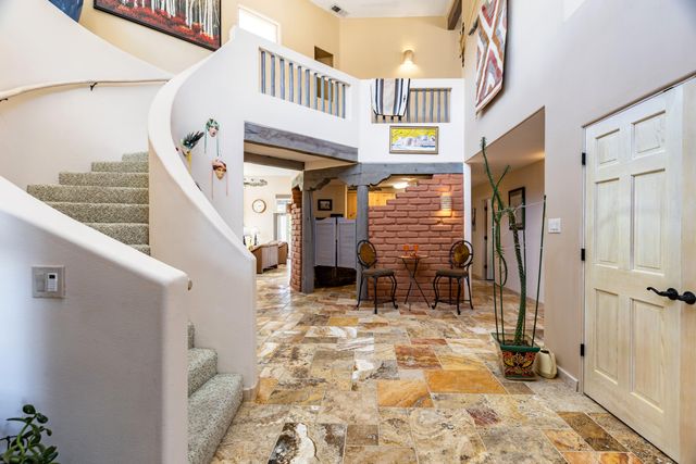 1524 Eagle Ridge Road NE, Albuquerque, NM 87122
