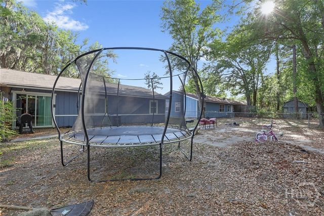 132 Cherokee Cir, Hinesville, GA 31313