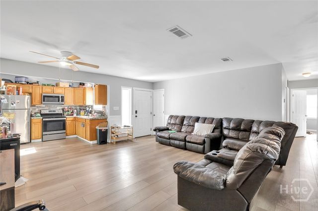 132 Cherokee Cir, Hinesville, GA 31313