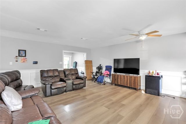 132 Cherokee Cir, Hinesville, GA 31313
