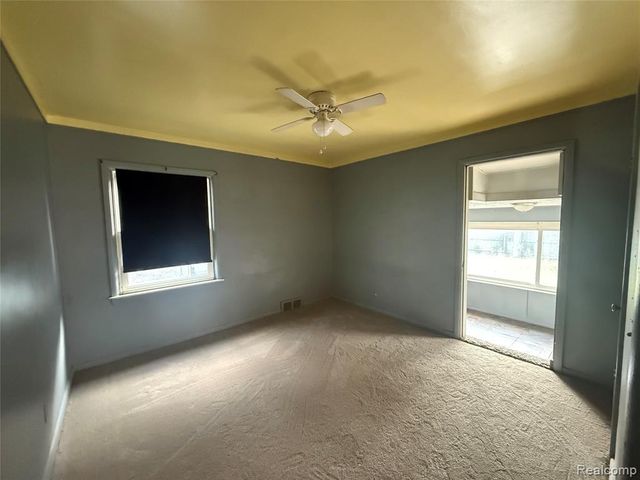 411 W Woodruff Avenue, Hazel Park, MI 48030