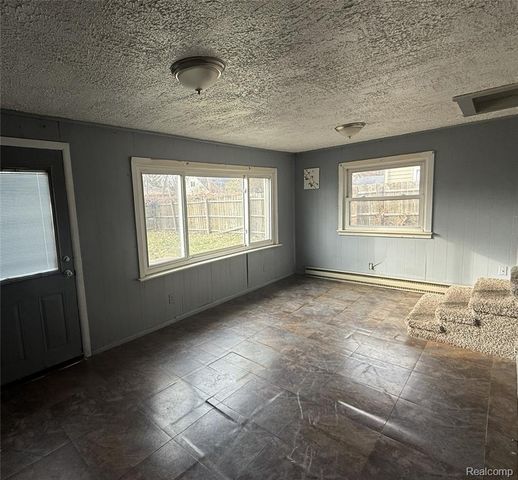 411 W Woodruff Avenue, Hazel Park, MI 48030