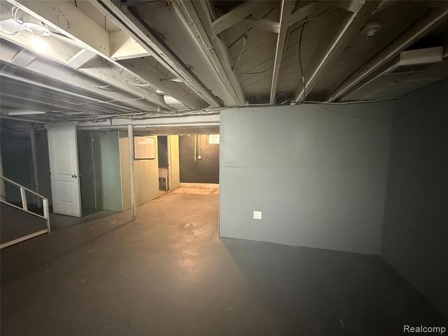 411 W Woodruff Avenue, Hazel Park, MI 48030