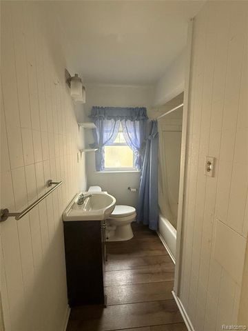 411 W Woodruff Avenue, Hazel Park, MI 48030