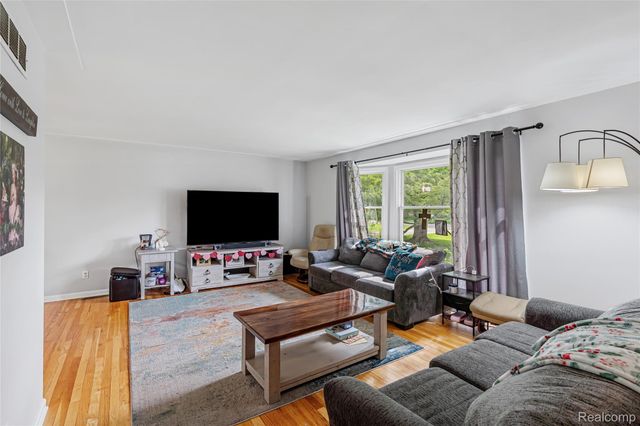 1070 Woodview Drive, Mundy Township, MI 48507