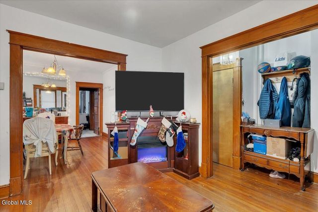 6 W Erie Street, Albany, NY 12208