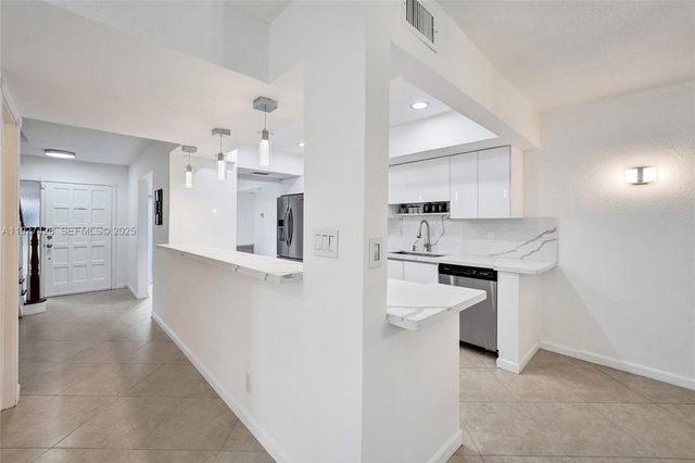 2305 Saint Andrews Rd 129, Hollywood, FL 33021