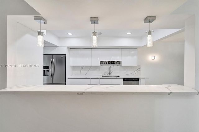 2305 Saint Andrews Rd 129, Hollywood, FL 33021