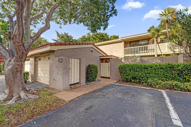 2305 Saint Andrews Rd 129, Hollywood, FL 33021