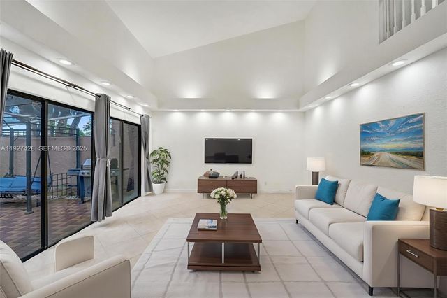 2305 Saint Andrews Rd 129, Hollywood, FL 33021