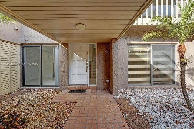 2305 Saint Andrews Rd 129, Hollywood, FL 33021