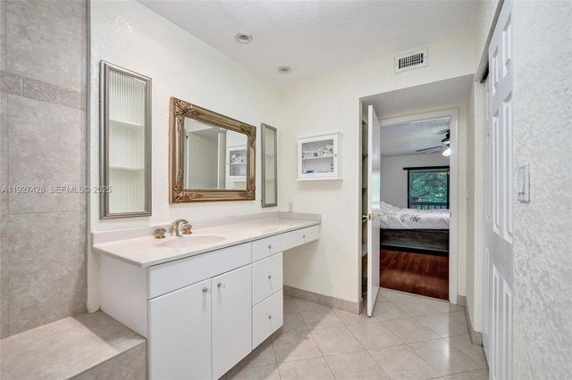 2305 Saint Andrews Rd 129, Hollywood, FL 33021