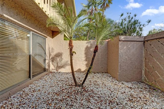 2305 Saint Andrews Rd 129, Hollywood, FL 33021