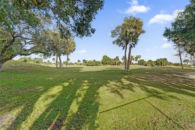 2305 Saint Andrews Rd 129, Hollywood, FL 33021