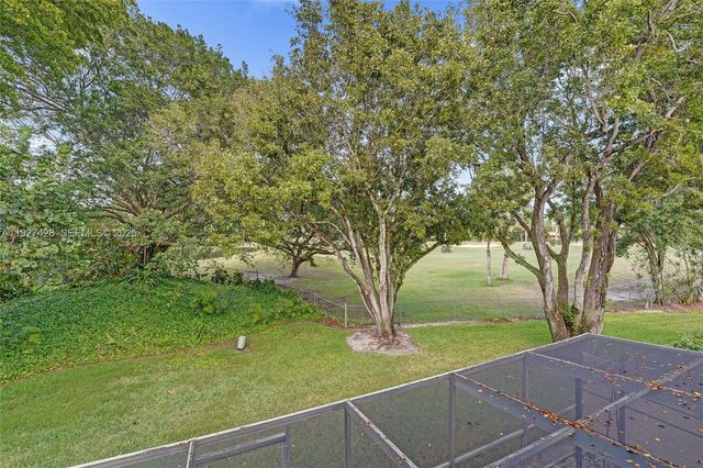 2305 Saint Andrews Rd 129, Hollywood, FL 33021