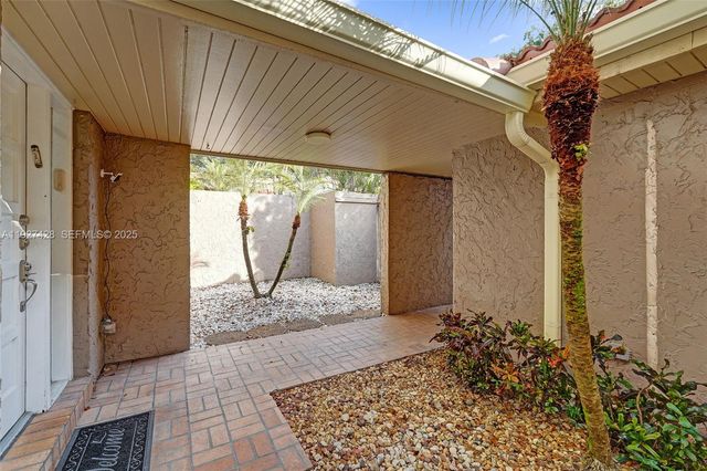 2305 Saint Andrews Rd 129, Hollywood, FL 33021