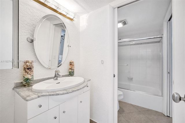 2305 Saint Andrews Rd 129, Hollywood, FL 33021