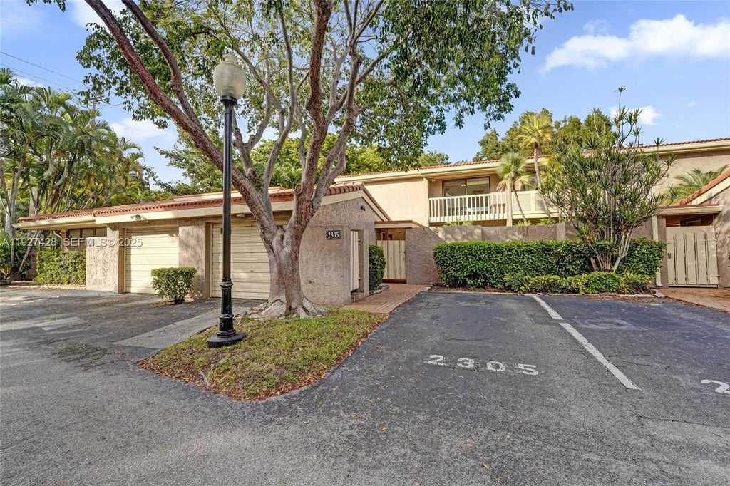 2305 Saint Andrews Rd 129, Hollywood, FL 33021