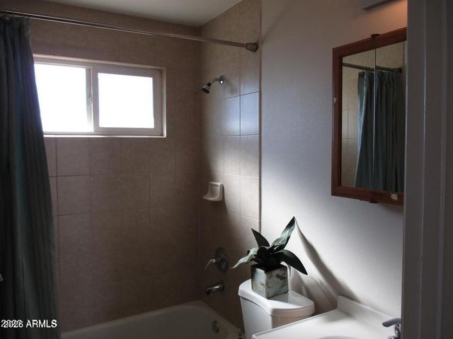 2911 W ALICE Avenue, Phoenix, AZ 85051