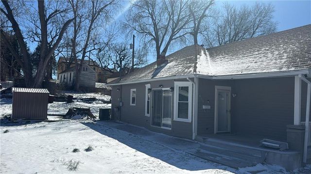 613 S 19th Street, St Joseph, MO 64507