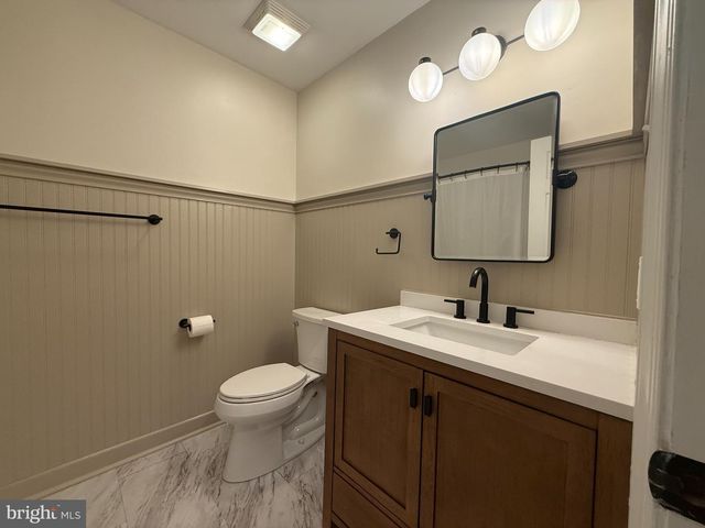736 HILLMEADE RD, Edgewater, MD 21037