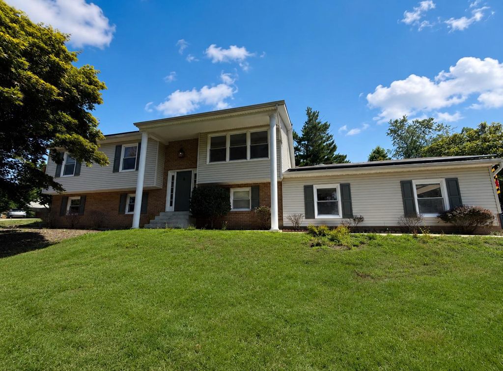 736 HILLMEADE RD, Edgewater, MD 21037