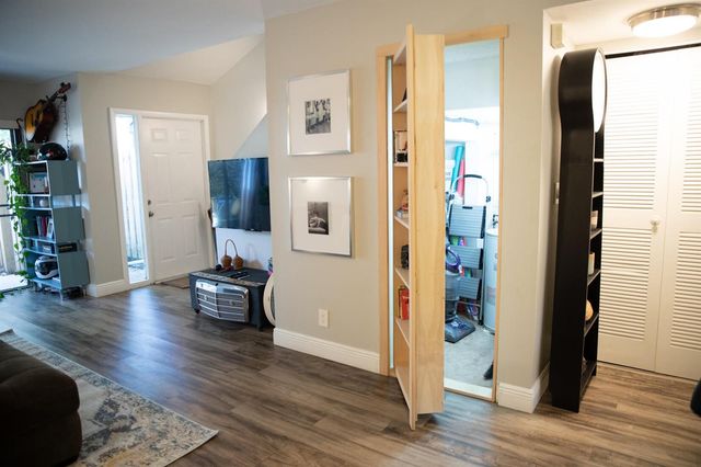 303 City View Drive 303, Fort Lauderdale, FL 33311