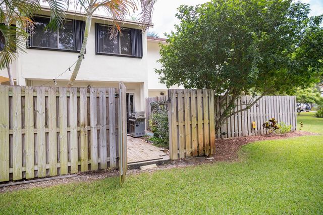 303 City View Drive 303, Fort Lauderdale, FL 33311