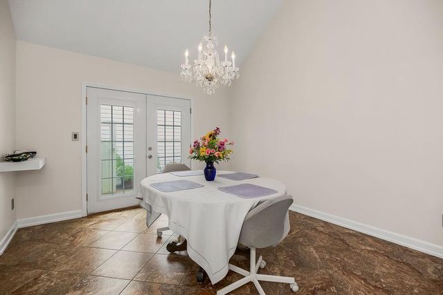221 Deerfield Lane, Lawrence, KS 66049