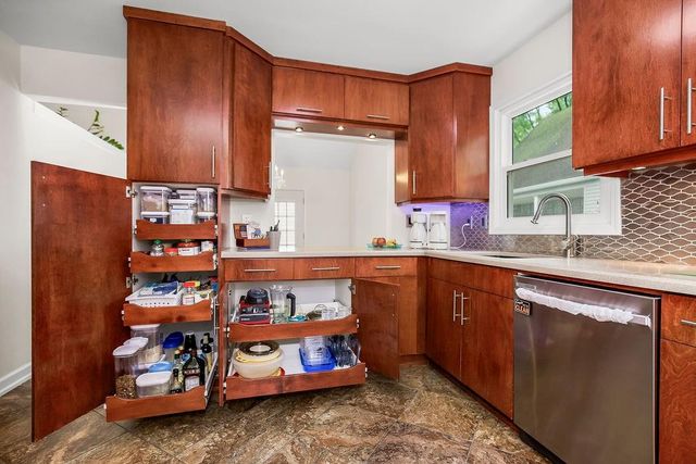 221 Deerfield Lane, Lawrence, KS 66049