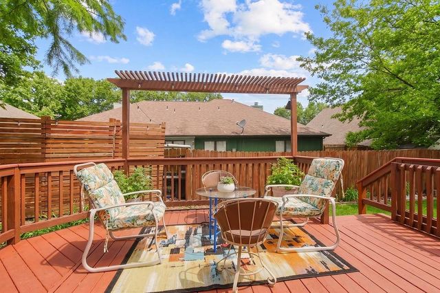 221 Deerfield Lane, Lawrence, KS 66049