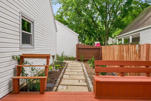 221 Deerfield Lane, Lawrence, KS 66049