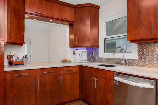 221 Deerfield Lane, Lawrence, KS 66049