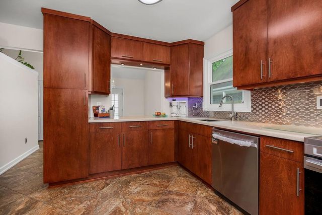 221 Deerfield Lane, Lawrence, KS 66049