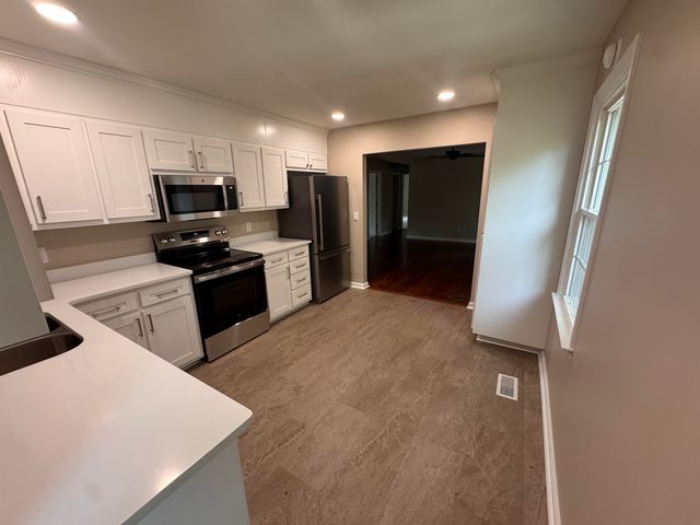 385 Wall Street, Campobello, SC 29322